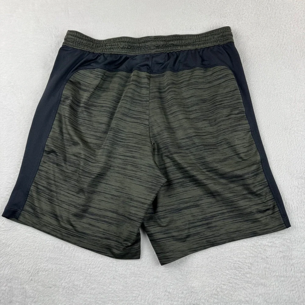 Under Armour Athletic Shorts Mens Large Green Space Dye HeatGear 8.5 Inseam